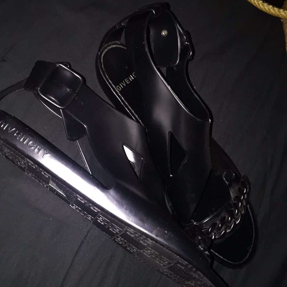Givenchy Sandals 🖤